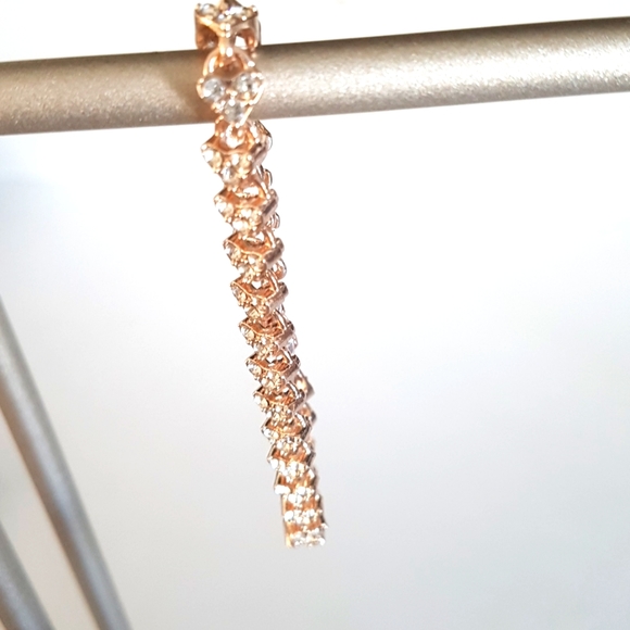 Cristal Gold Hearts Bracelet (7.5" Length) - Picture 4 of 10